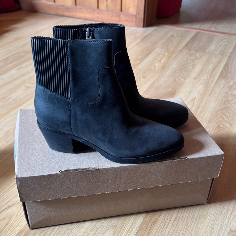 Vionic size 6.5 black Shantelle Ankle Boots